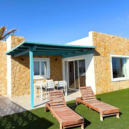 Beachfront - La Casa Del Mar Villa