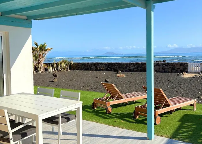 Beachfront - La Casa Del Mar Villa *