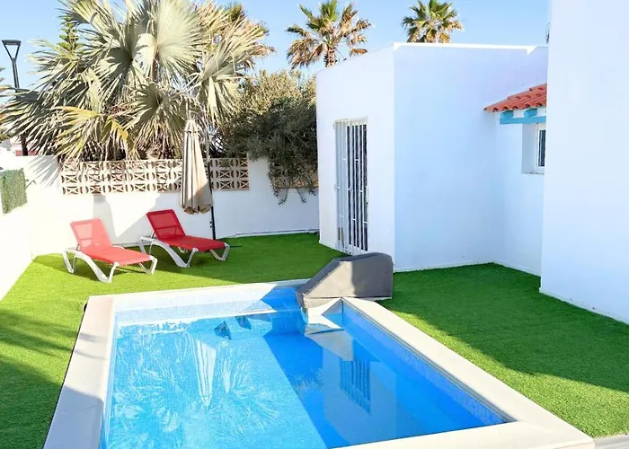 Beachfront - La Casa Del Mar Villa *