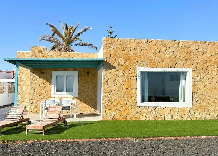 Beachfront - La Casa Del Mar Villa