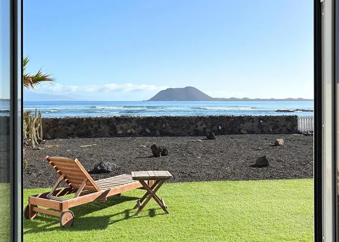 Beachfront - La Casa Del Mar Villa *