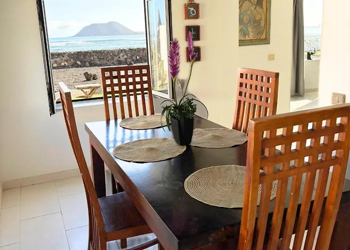 Beachfront - La Casa Del Mar Villa