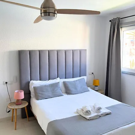 Beachfront - La Casa Del Mar Villa *