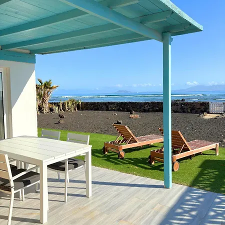 Beachfront - La Casa Del Mar Villa *