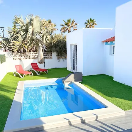 Beachfront - La Casa Del Mar Villa *