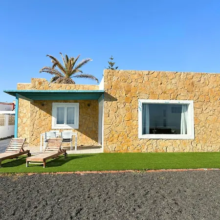 Beachfront - La Casa Del Mar Villa