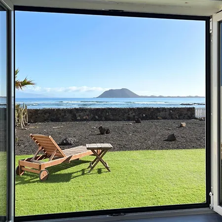 Beachfront - La Casa Del Mar Villa *