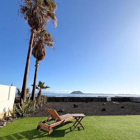 Beachfront - La Casa Del Mar Villa *