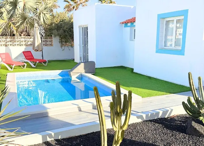 Beachfront - La Casa Del Mar Villa *