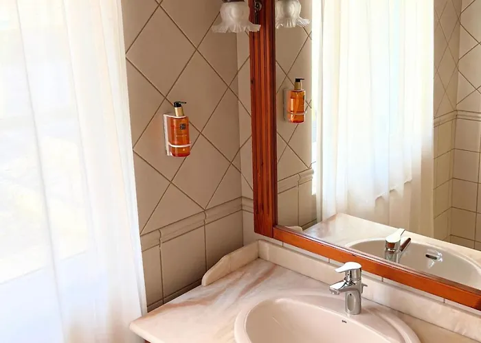 Beachfront - La Casa Del Mar Villa *