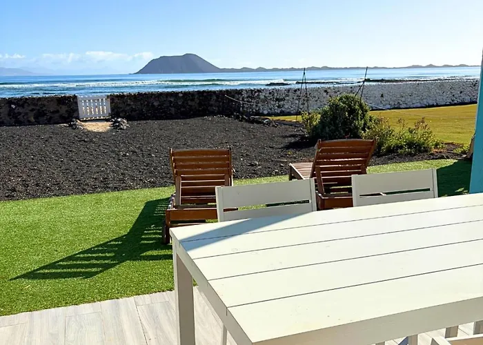 Beachfront - La Casa Del Mar Villa