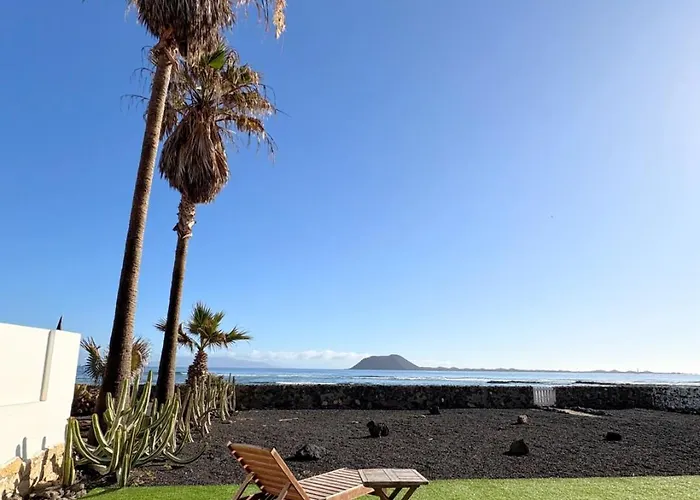 Beachfront - La Casa Del Mar Villa *