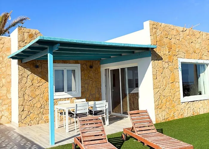 Beachfront - La Casa Del Mar Villa