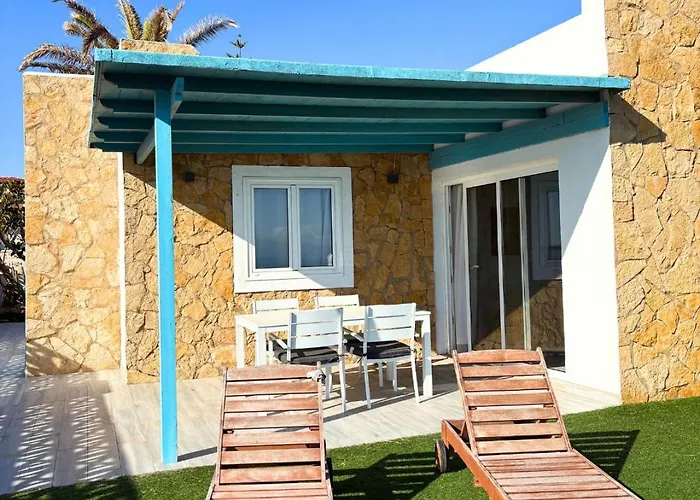 Beachfront - La Casa Del Mar Villa *