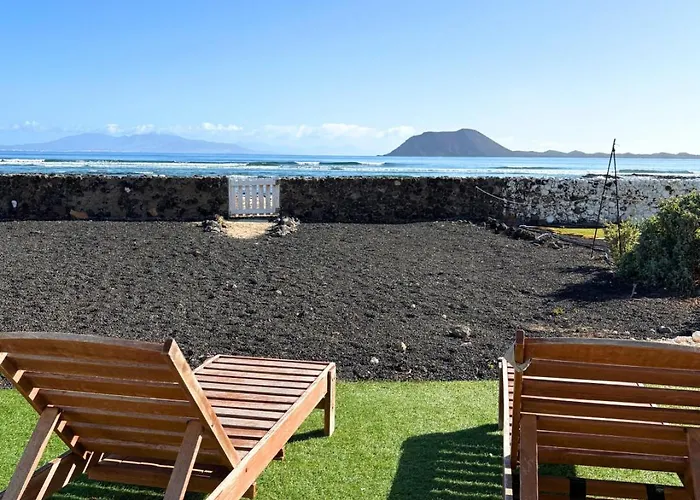 Beachfront - La Casa Del Mar Villa
