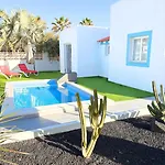 Beachfront - La Casa Del Mar Villa *