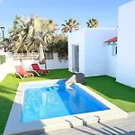 Beachfront - La Casa Del Mar Villa *