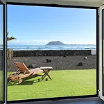 Beachfront - La Casa Del Mar Villa *